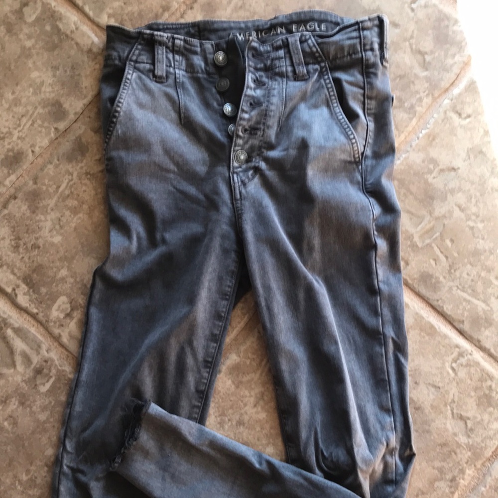 American Eagle gray jegging.